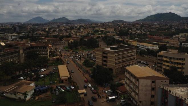 Vista aérea da capital Yaoundé