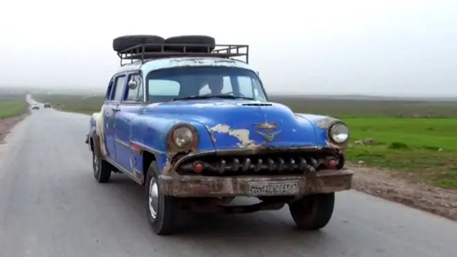 ما هي قصة أبو مالك وسيارته العتيقة في سوريا؟