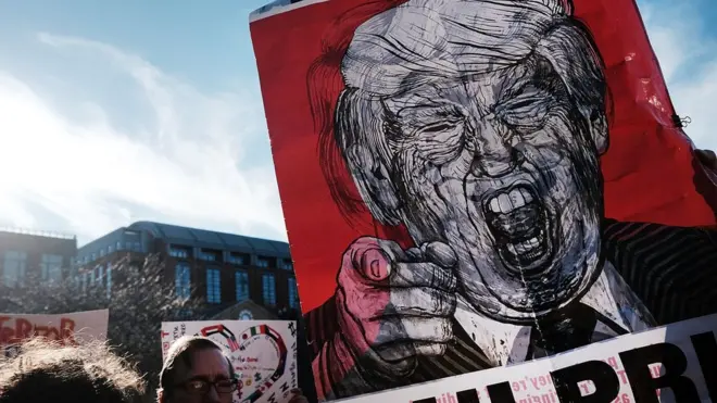 Запрет на въезд мигрантов привел к еще большей активизации протестов против Трампа и его миграционной политики