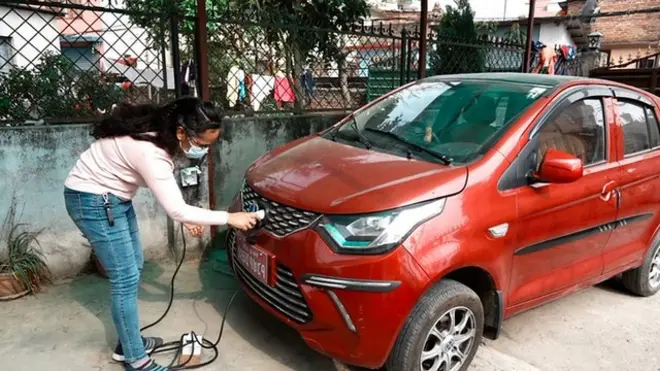 विद्युतीय गाडी