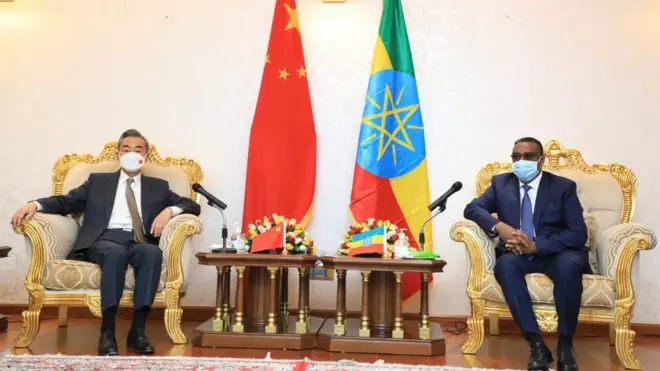 Itaanaa MM Damaqaa Makonniinii fi Ministira Dhimaa ALaa Chaayinaa Waang Yuu