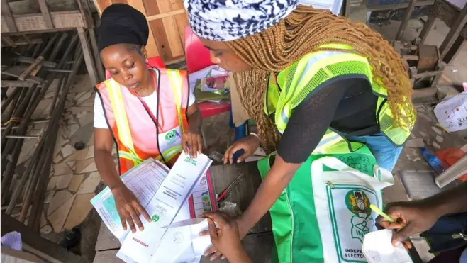 Inec official dey sort votes