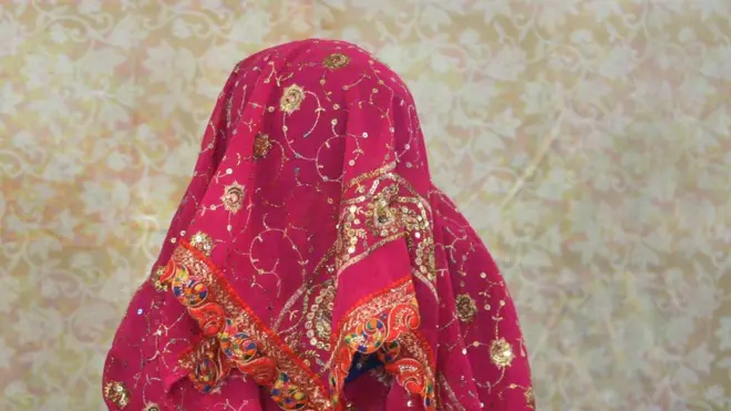 رویتا کے مذہب تبدیلی کے بعد اسی روز مدرسے میں اس کا نواز شاہ کے ساتھ نکاح پڑھایا گیا (فائل فوٹو)