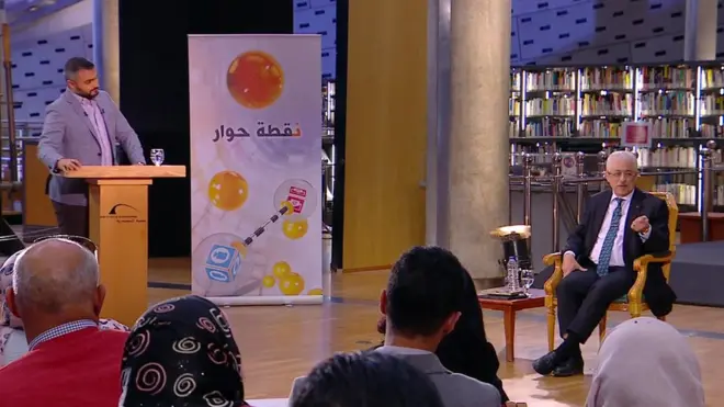 حلقة خاصة من نقطة حوار مع وزير التربية والتعليم المصري، طارق شوقي، يجب فيها عن أسئلة متخصصين وطلاب وأولياء أمور