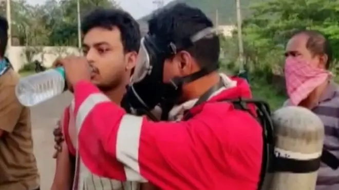 एलजी पॉलिमर्स प्लांट से केमिकल गैस लीक