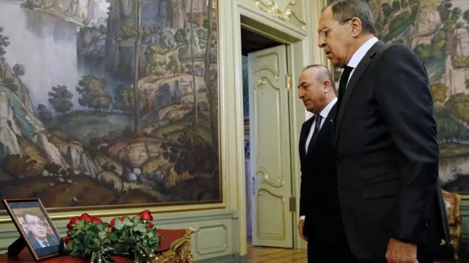 Лавров и Чавушоглу начали переговоры у портрета убитого посла России в Турции