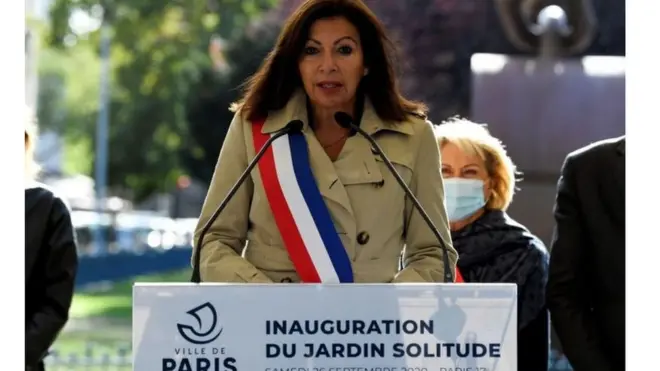 Umukuru w'igisagara ca Paris Anne Hidalgo yuguriye icese ikibanza citiriwe Solitude ejo ku wa gatandatu