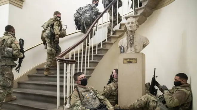 Солдаты Национальной гвардии в Капитолии 13 января