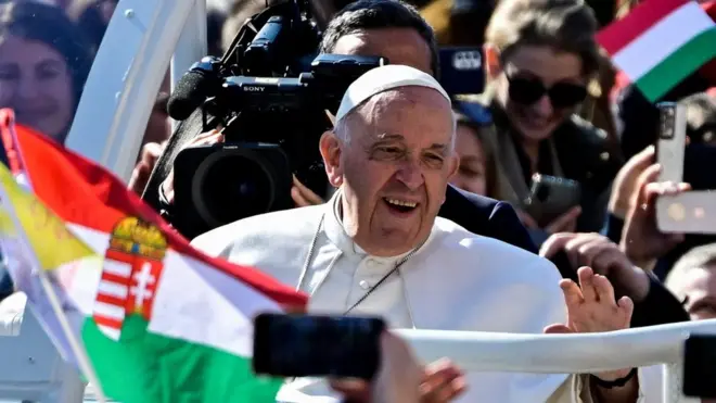 Người dân đóng Giáo hoàng Francis tại Hungary