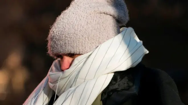 La piel expuesta a temperaturas tan bajas puede congelarse en menos de 30 minutos.