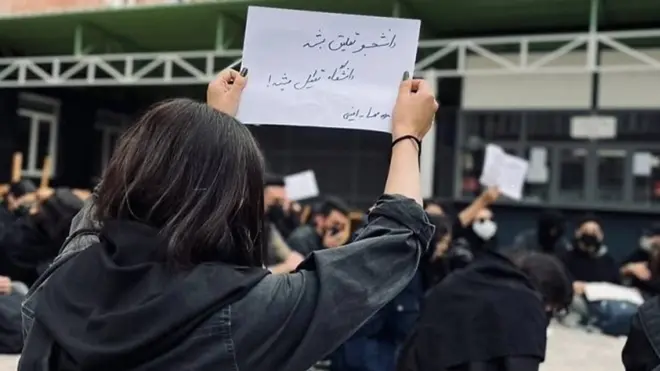 ایران کې پوهنتونونه څنګه د لاریون پر لومړۍ کرښه واوښتل