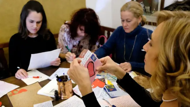 females writing letters