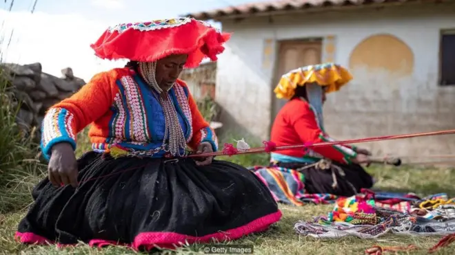 समाज, महिलाएं