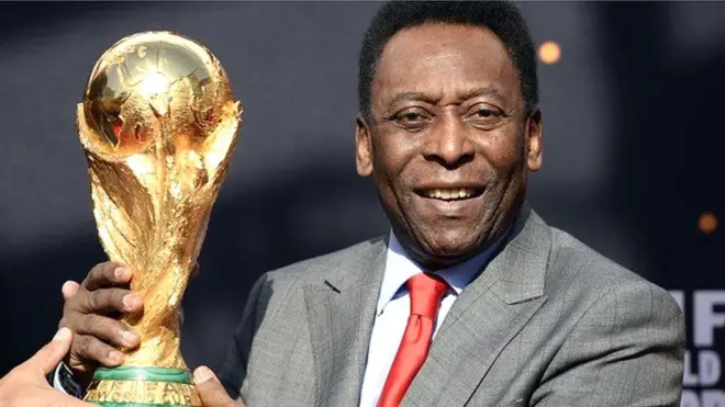 Pelé, légende dans son pays, symbolise les heures de gloire du football brésilien.