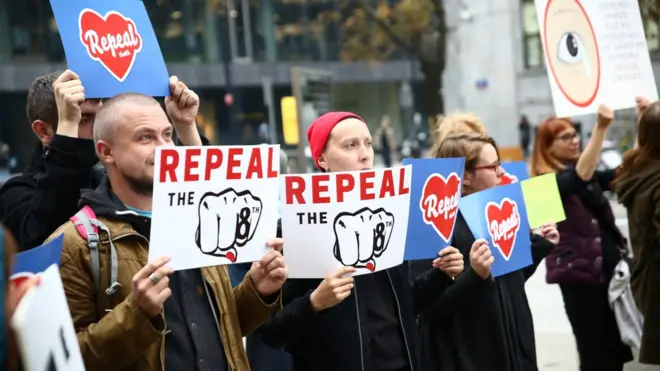 В городах Польши не первую неделю протестуют против запрета на аборты, который имеет все шансы стать законом
