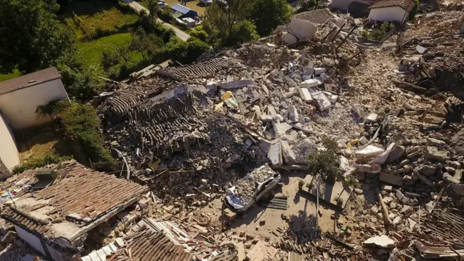 Le séisme a détruit plusieurs villages dans le centre du pays.