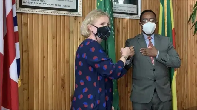 Ministira UK Afrikaa, Laatiin Ameerikaafi Kariibiyaan, Viikii Forrd, Deetaa Minitra Dimma Alaa Amb. Rediwaan waliin