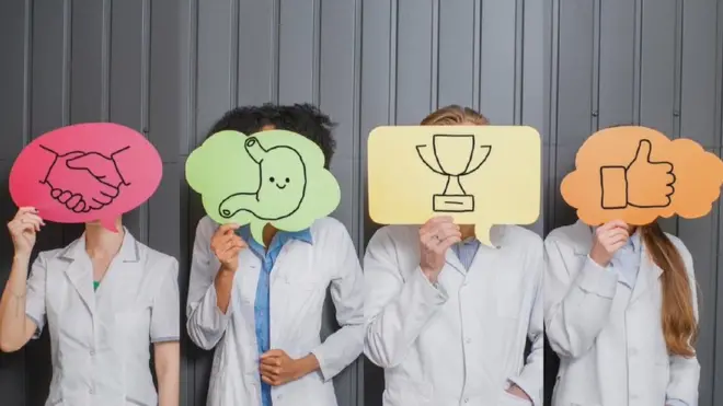 Кептин баары биз бул дүйнөнүн кандай кабылдап, өзүбүздү кандай алып жүргөндө