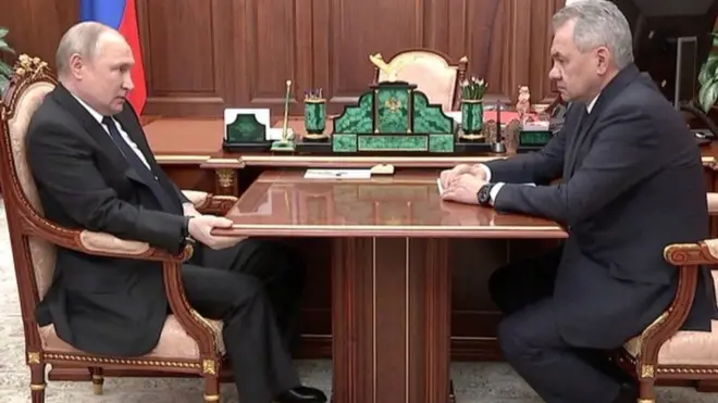 La reunión entre Vladimir Putin y Serguéi Shoigú fue transmitida por televisón en Rusia.