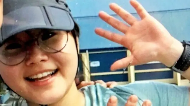 Joohee Han, yang berusia 25 tahun, mendaki Gunung Tyson di dekat kota Tully, Queensland, Australia, ketika dia tergelincir dan jatuh ke dalam jurang yang dalam.