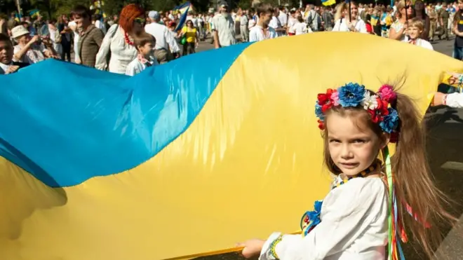 Дівчинка у національному вбранні