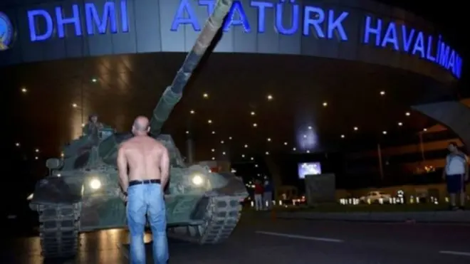 محاولة الانقلاب فشلت بعد ساعات من وقوعها