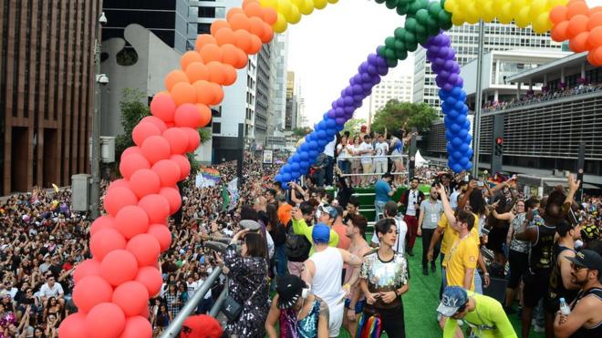 巴西同性恋者组织早前举行大型游行