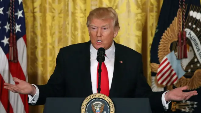 Trump ofreció su primera rueda de prensa en solitario desde que llegó a la Casa Blanca.