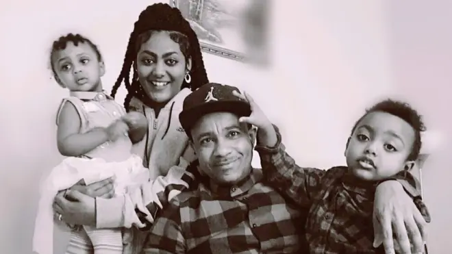 አቶ ረታ ከባለቤቱ እስከዳር ጫላ እና ሁለት ልጆቹ ጋር