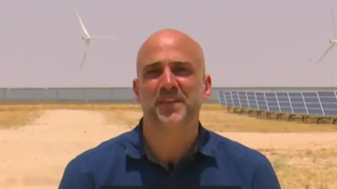 في الكويت حيث أعلى معدلات للاستهلاك المنزلي للطاقة في العالم، تخطط الحكومة للحد من الاعتماد على النفط في توليد الطاقة الكهربائية، وذلك لتتمكن من زيادة نسبة النفط الذي تصدره.