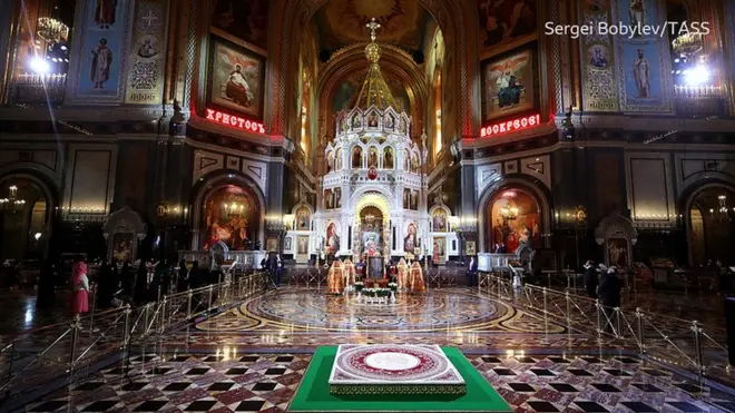 Пасха во время эпидемии: что происходило в храмах России и других стран