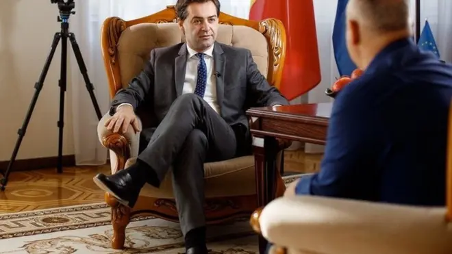 د مالدوا د بهرنیو چارو وزیر مني چې اوس مهال یې هېواد د ګازو له پلوه له بحران سره مخامخ دی او بیه یې د بل هر وخت پرتله لوړه ده.