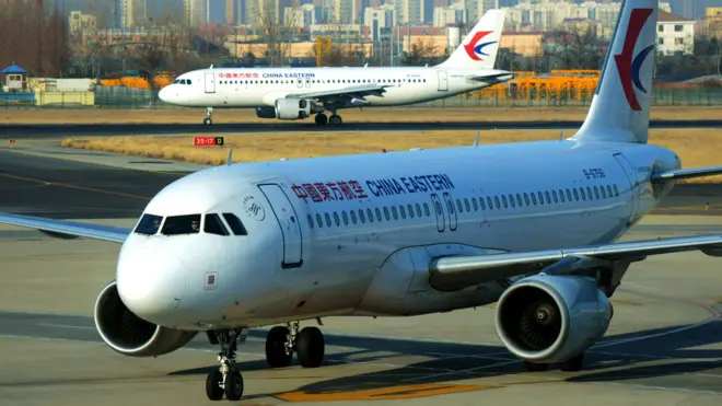 青島流亭機場上的中國東方航空客機