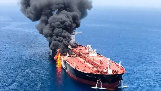 خلیج عمان میں دو ٹینکروں کو جمعرات کو دھماکوں میں نقصان پہنچا تھا