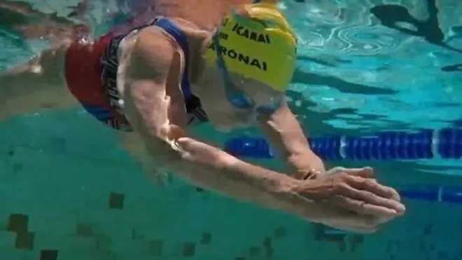 คุณยายว่ายน้ำ