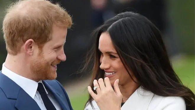 الأمير هاري وخطيبته ميغان يظهران انسجاما وسعادة بعد اعلان خطوبتهما