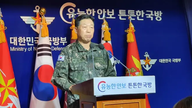 안영호 합참작전본부장이 24일 오전 국방부에서 서해 최북단 소연평도에서 실종된 공무원과 관련한 입장문을 발표하고 있다