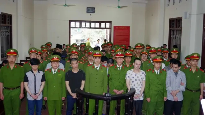 Quang cảnh phiên tòa