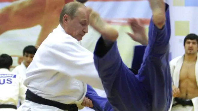 Vladimir Putin floors a judo opponent, 22 Dec 10