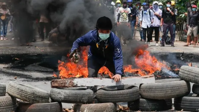 Protesters in Yangon