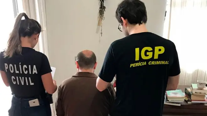 Policía en Brasil arresta a sospechoso en una redada contra una red de pedofilia. (Foto: Ministerio da Justica)