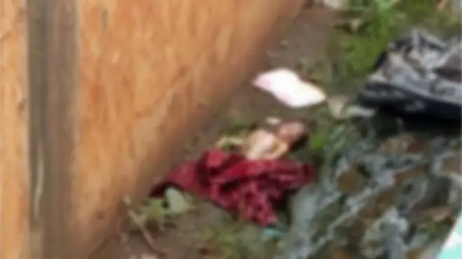 Nwa ọhụrụ atụnyere n'ọwa mmiri