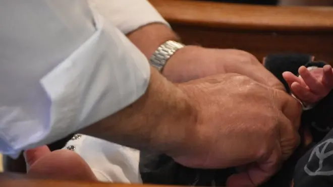 "성기에 대한 자율권"을 지지하는 이들은 동의 여부를 확인할 수 없기 때문에 아기에게 포경수술을 하는 것은 잘못됐다고 주장한다