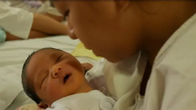 แม่อุ้มลูก