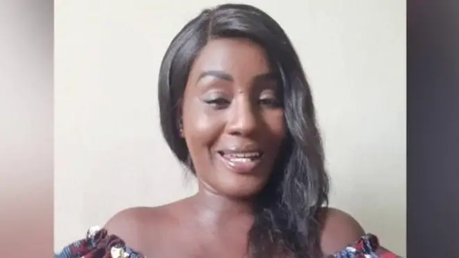 Flora, jeune ivoirienne derrière la page Facebook Les Buzz de Flora