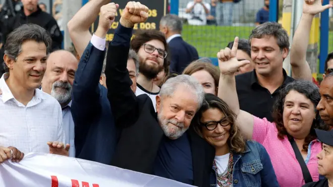 Lula foi libertado na tarderoleta super spin roulettesexta após maisroleta super spin roulette500 dias na prisão