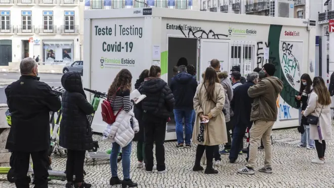 سجلت فرنسا وإيطاليا واليونان والبرتغال وإنجلترا أعدادا قياسية من الإصابات اليومية.