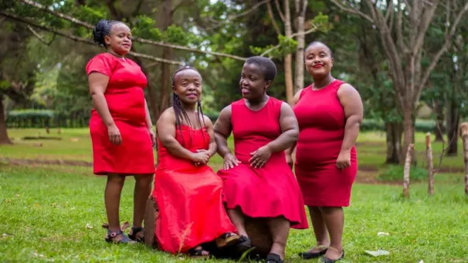 Ruth Mueni na Diana Waithera wakiwa pamoja na wenzao walio na hali kuwa mfupi