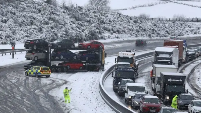 There are closures on the M80 in both directions