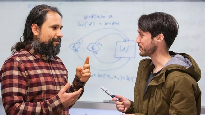 เจอร์เมน โทบาร์ (ขวา) และดร. ฟาบิโอ คอสตา อาจารย์ที่ปรึกษา (ซ้าย)